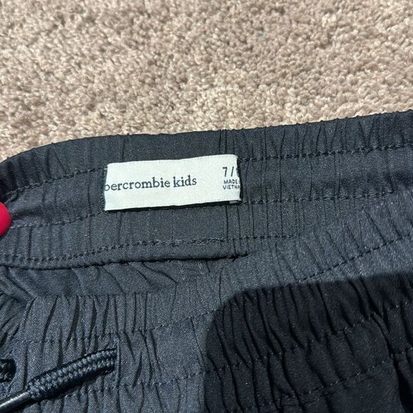 Abercrombie and fitch boys cargo shorts! Lightweight material! Pull on 7/8 - Picture 4 of 5